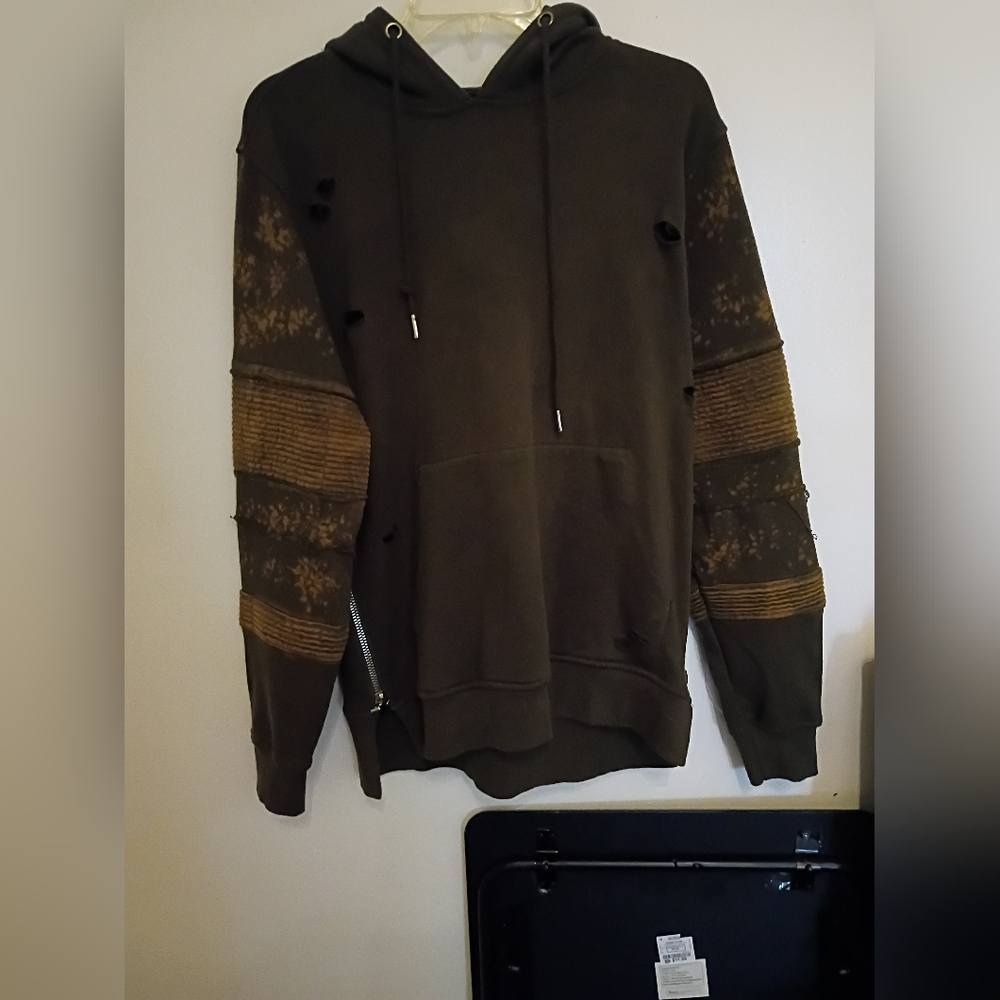 Smoke Rise Men's Distressed Hoodie with Patterned Sleeves Sz M